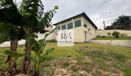 Casa toda reformada praticamente térrea em terreno de 502 metros por R$ 899.000
