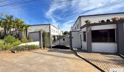 Casa em Condominio Villa com 2 suítes, espaço gourmet, piscina e playgraund