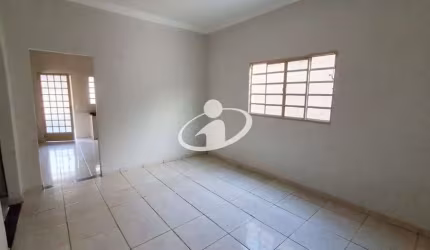 Casa com 3 quartos para alugar no Jardim Europa, Uberlândia  por R$ 2.500