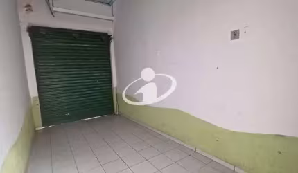 Casa com 3 quartos para alugar no Centro, Uberlândia  por R$ 1.800