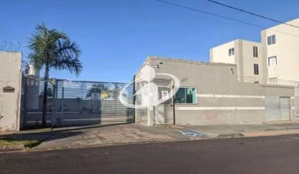 Apartamento com 2 quartos para alugar no Residencial Pequis, Uberlândia  por R$ 900