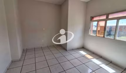 Apartamento com 3 quartos para alugar no Bom Jesus, Uberlândia  por R$ 1.300