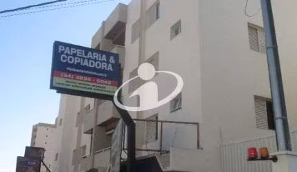 Apartamento com 3 quartos para alugar no Martins, Uberlândia  por R$ 1.700