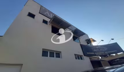 Sala comercial com 3 salas para alugar na Nossa Senhora Aparecida, Uberlândia  por R$ 1.800