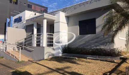 Casa comercial com 5 salas para alugar no Centro, Uberlândia  por R$ 7.500