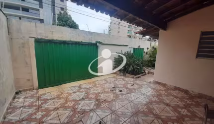 Casa com 3 quartos para alugar no Morada da Colina, Uberlândia  por R$ 3.200