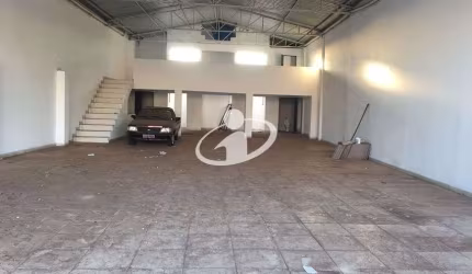 Barracão / Galpão / Depósito para alugar no Bom Jesus, Uberlândia  por R$ 8.000