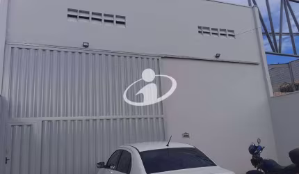 Barracão / Galpão / Depósito para alugar no Conjunto Segismundo Pereira, Uberlândia  por R$ 5.000