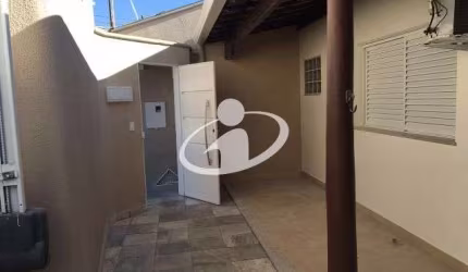 Casa com 3 quartos para alugar no Brasil, Uberlândia  por R$ 4.000