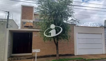 Casa com 3 quartos para alugar no Jardim Karaíba, Uberlândia  por R$ 4.100
