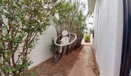 Casa com 5 quartos para alugar no Morada da Colina, Uberlândia  por R$ 9.000
