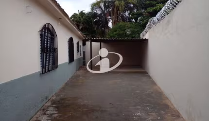Casa com 5 quartos para alugar no Presidente Roosevelt, Uberlândia  por R$ 3.000