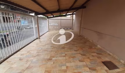 Casa com 2 quartos para alugar no Santa Mônica, Uberlândia  por R$ 1.400