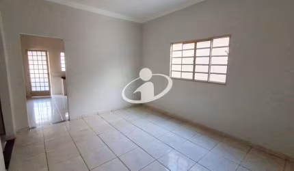 Casa com 3 quartos para alugar no Jardim Europa, Uberlândia  por R$ 2.500