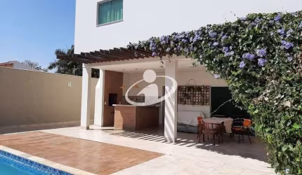 Casa com 3 quartos para alugar no Jardim Karaíba, Uberlândia  por R$ 10.500