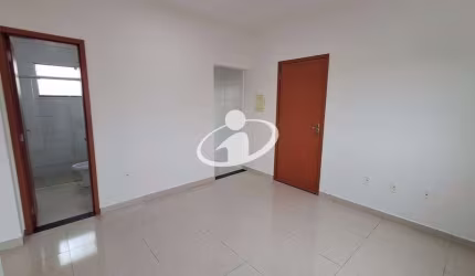 Apartamento com 2 quartos para alugar no Jardim Europa, Uberlândia  por R$ 1.300