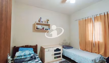 Casa com 5 quartos à venda no Santa Mônica, Uberlândia , 212 m2 por R$ 700.000
