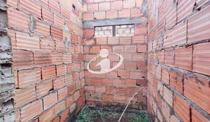 Casa com 3 quartos à venda no Jardim Ipanema II, Uberlândia  por R$ 300.000