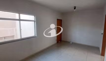 Apartamento com 3 quartos para alugar no Copacabana, Uberlândia  por R$ 1.400