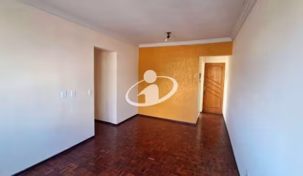 Apartamento com 3 quartos para alugar no Alto Umuarama, Uberlândia  por R$ 1.200