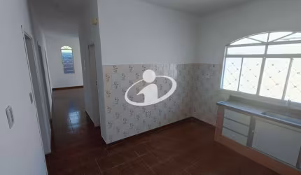 Casa com 3 quartos para alugar no Presidente Roosevelt, Uberlândia  por R$ 1.600