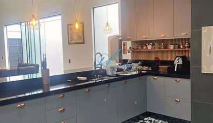 Casa à venda em Maringá, Jardim Paris III, com 3 quartos, com 198 m²