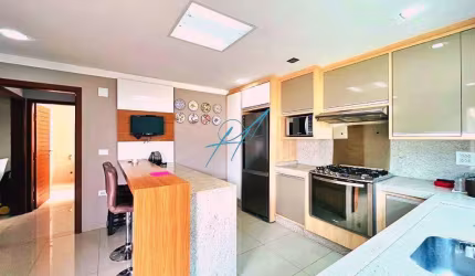 Casa à venda em Maringá, Jardim Montreal, com 4 quartos, com 210 m²