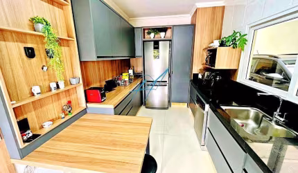 Casa à venda em Maringá, Zona 04, com 3 quartos, com 240 m²