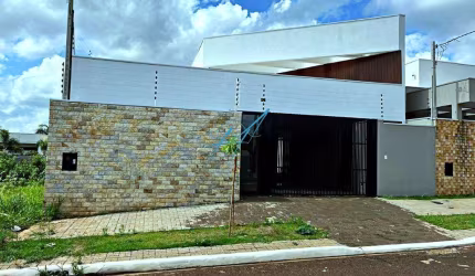 Casa à venda em Maringá, Jardim Munique, com 3 suítes, com 150 m²
