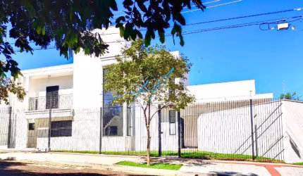 Casa à venda em Maringá, Jardim Iguaçu, com 4 quartos, com 285 m²