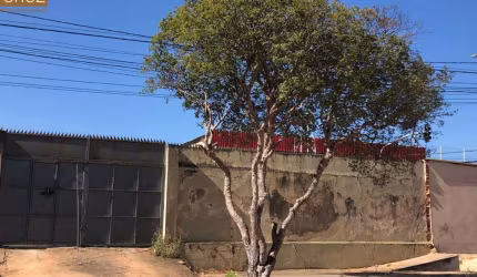 Terreno único com localização estratégica numa das mais importantes avenidas da cidade. Bairro: Alto