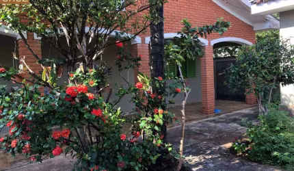 Imóvel localizado em rua com intenso fluxo de veículos, excepcional para investidores. Bairro: Alemães
