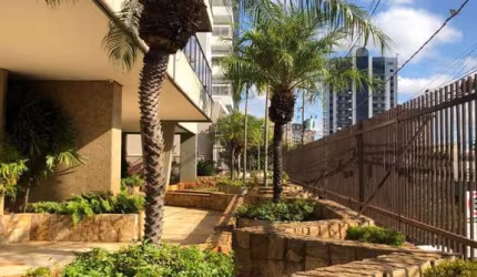 Apartamento amplo, em residencial com lazer, no centro