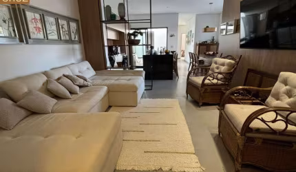 Casa em condomínio fechado, térrea, muito charmosa, com lazer e piscina. Bairro: Taquaral
