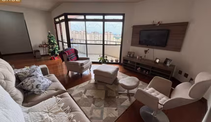 Apartamento andar alto, face norte, 3 suítes, completo de armários - pronto para morar! Bairro: Centro