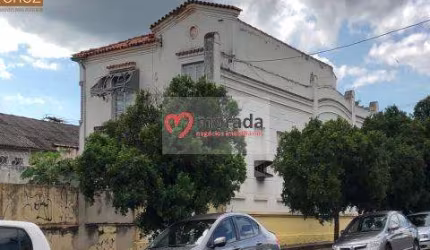 Imóvel com localização estratégica no bairro Vila Rezende
