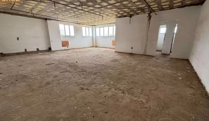 Sala Comercial em edifício com micro empreendedores e consultórios médicos. Bairro: Vila Monteiro