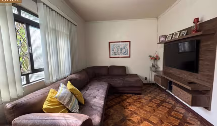 Casa com  3 suítes e quintal com área gourmet, pronta para morar! Bairro: Piracicamirim