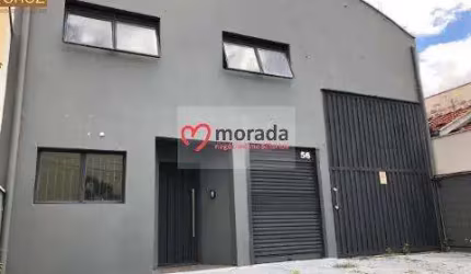 Barracão com construção sólida, com ótima localização no bairro Castelinho