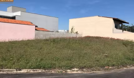 Terreno plano, esquina, com excelente localização no bairro Campestre