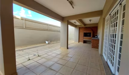Casa com 3 quartos à venda ou para locação em Centro - SP