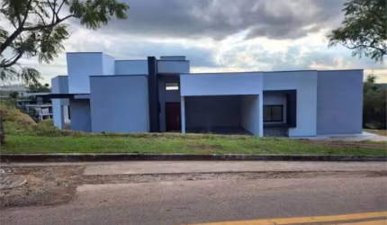 Condomínio com 3 quartos à venda em Rainha - SP