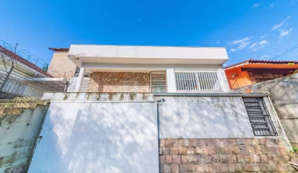 Casa com 3 quartos à venda na Avenida General Barreto Viana, 505, Chácara das Pedras, Porto Alegre por R$ 1.100.000