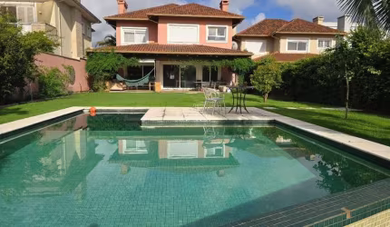 Casa em condomínio fechado com 4 quartos à venda na Avenida Juca Batista, 8000, Chapéu do Sol, Porto Alegre por R$ 2.660.000