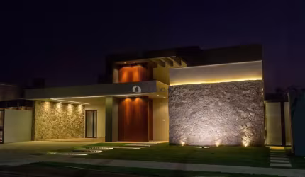 Casa em Condomínio, de 04 quartos, sendo 02 suítes
