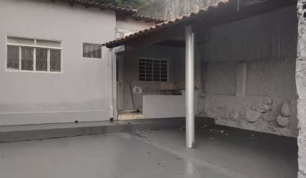 CASA COM 2 QUARTOS NO CENTRO DA CIDADE