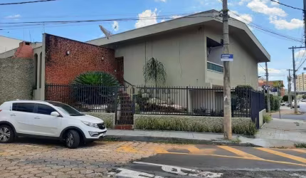 Casa a venda na avenida Santos Dumont