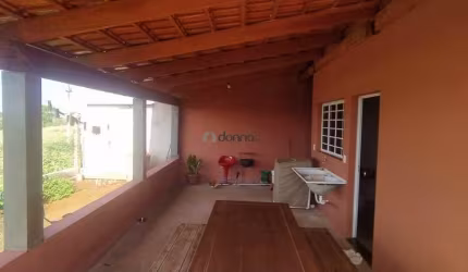CASA COM 2 QUARTOS EM PEIRÓPOLIS