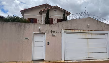 Casa á venda sendo 5 quartos no jardim do lago