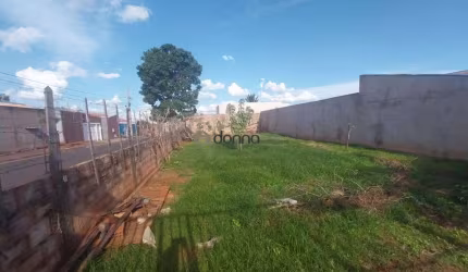 Terreno de esquina no Jardim Itália
